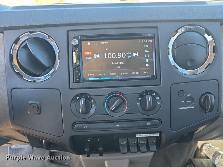 image for item DO7798 2010 Ford F550 Super Duty flatbed truck