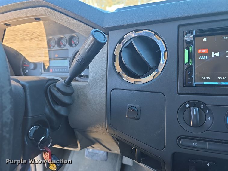 image for item DO7798 2010 Ford F550 Super Duty flatbed truck