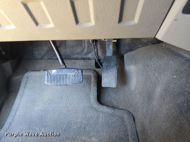 image for item DO7798 2010 Ford F550 Super Duty flatbed truck