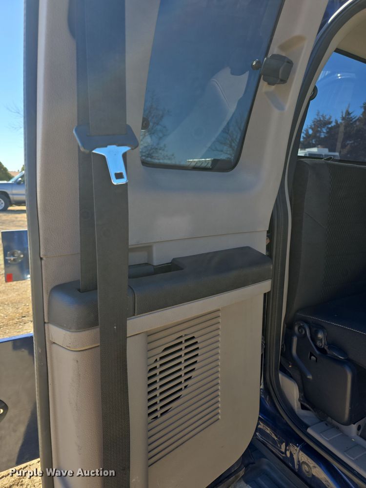 image for item DO7798 2010 Ford F550 Super Duty flatbed truck