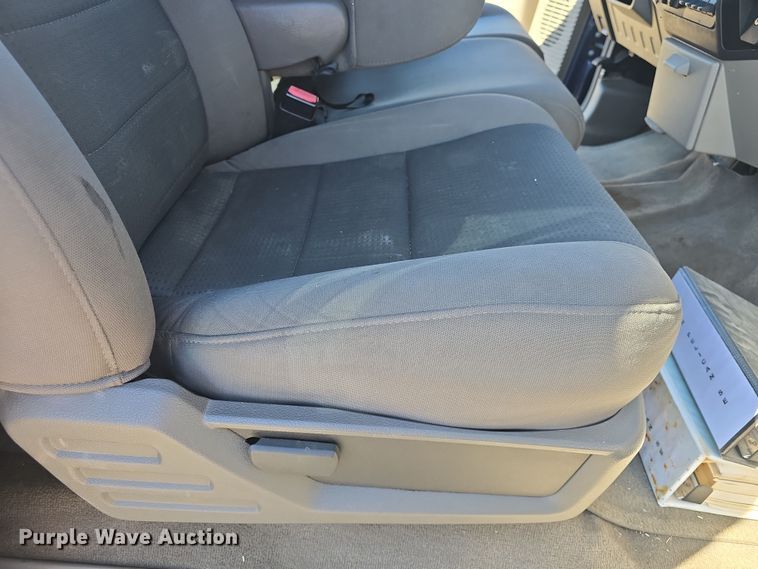 image for item DO7798 2010 Ford F550 Super Duty flatbed truck