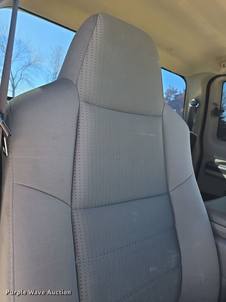 image for item DO7798 2010 Ford F550 Super Duty flatbed truck