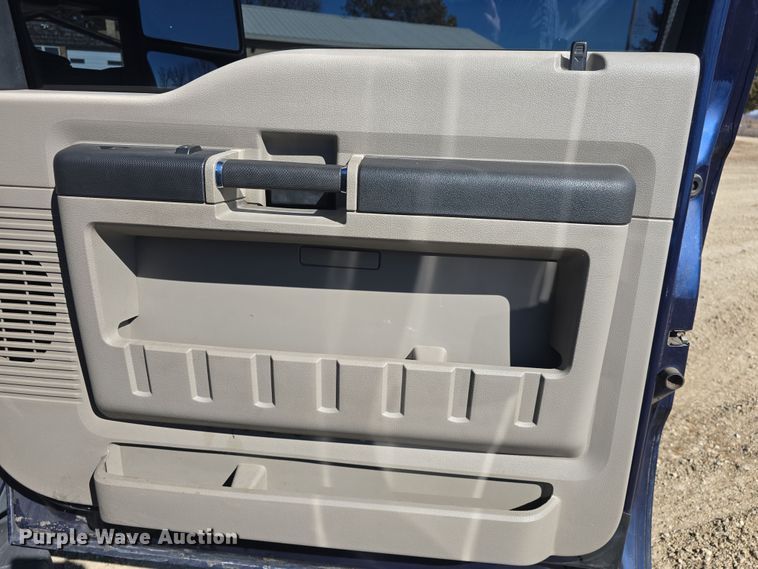 image for item DO7798 2010 Ford F550 Super Duty flatbed truck