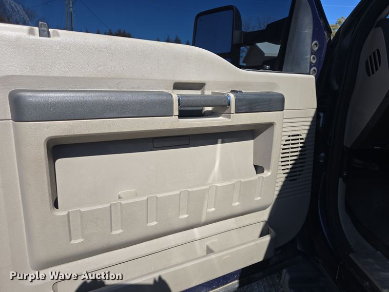 image for item DO7798 2010 Ford F550 Super Duty flatbed truck