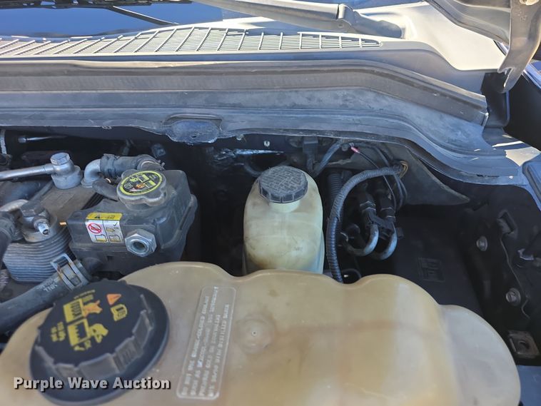 image for item DO7798 2010 Ford F550 Super Duty flatbed truck