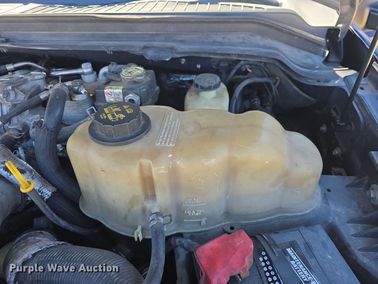 image for item DO7798 2010 Ford F550 Super Duty flatbed truck