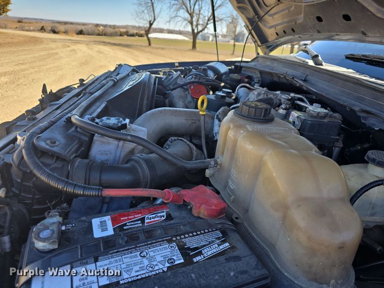 image for item DO7798 2010 Ford F550 Super Duty flatbed truck