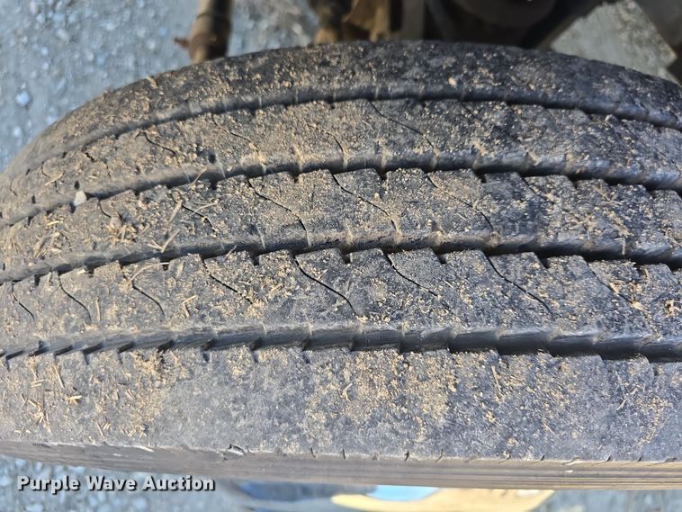 image for item DO7798 2010 Ford F550 Super Duty flatbed truck