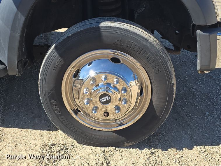 image for item DO7798 2010 Ford F550 Super Duty flatbed truck