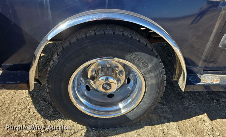 image for item DO7798 2010 Ford F550 Super Duty flatbed truck