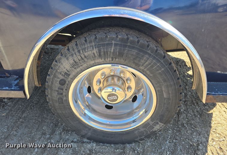 image for item DO7798 2010 Ford F550 Super Duty flatbed truck