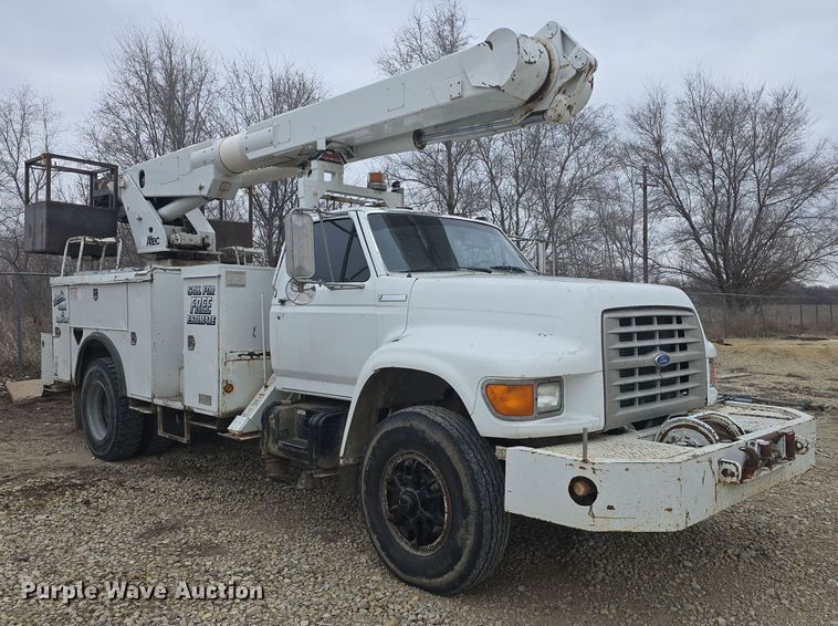 image for item DO7815 1995 Ford F800 bucket truck