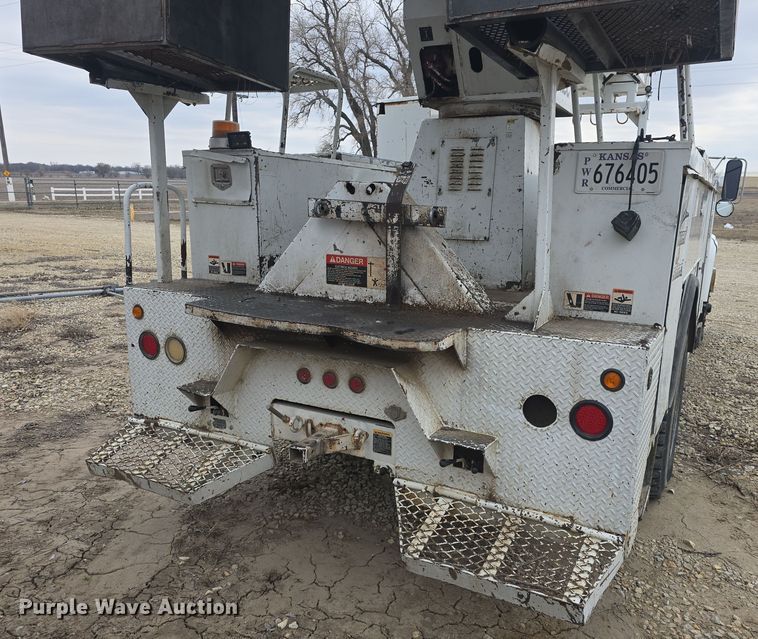 image for item DO7815 1995 Ford F800 bucket truck