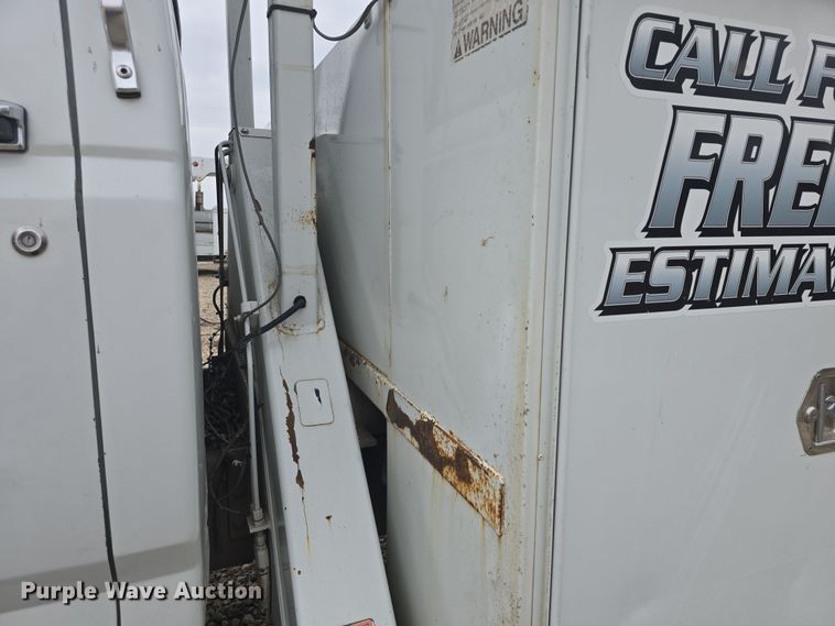 image for item DO7815 1995 Ford F800 bucket truck