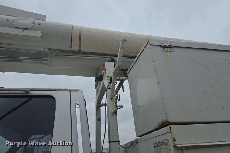 image for item DO7815 1995 Ford F800 bucket truck