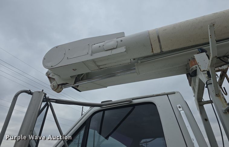 image for item DO7815 1995 Ford F800 bucket truck