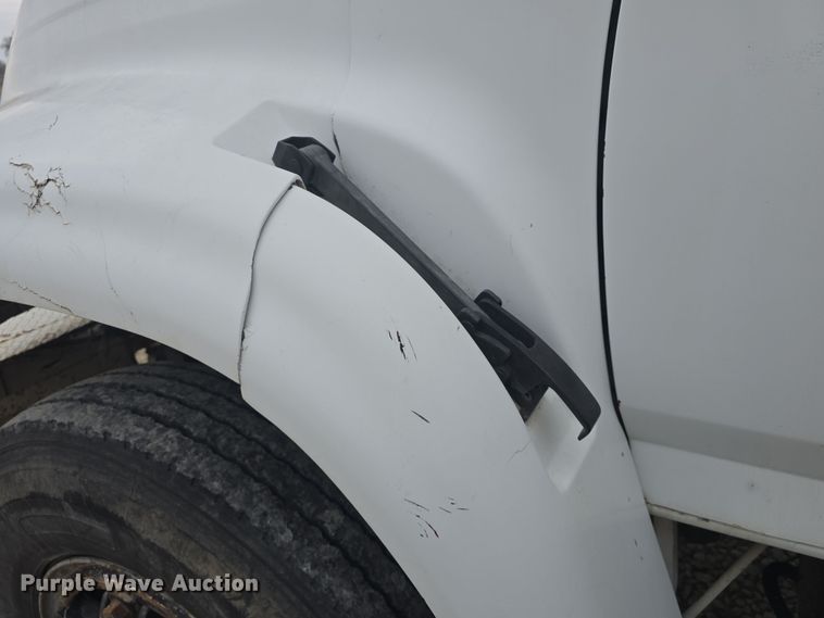 image for item DO7815 1995 Ford F800 bucket truck