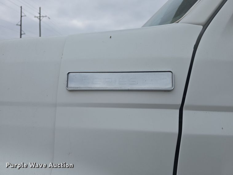 image for item DO7815 1995 Ford F800 bucket truck