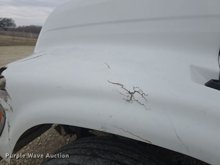 image for item DO7815 1995 Ford F800 bucket truck