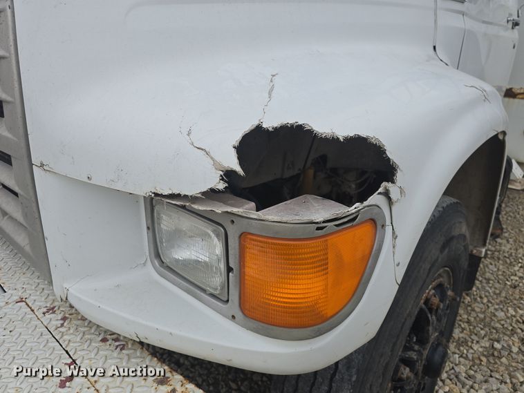 image for item DO7815 1995 Ford F800 bucket truck