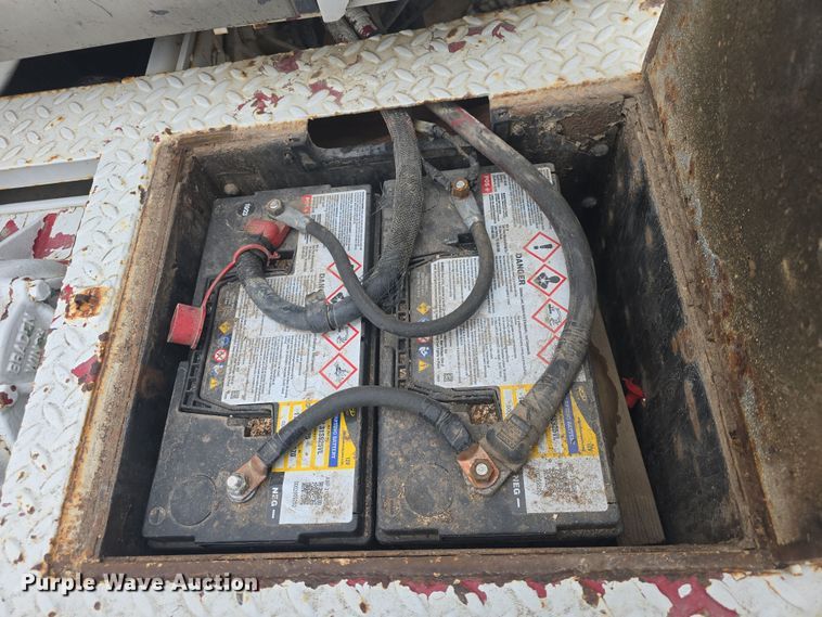 image for item DO7815 1995 Ford F800 bucket truck