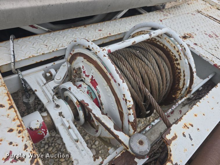 image for item DO7815 1995 Ford F800 bucket truck