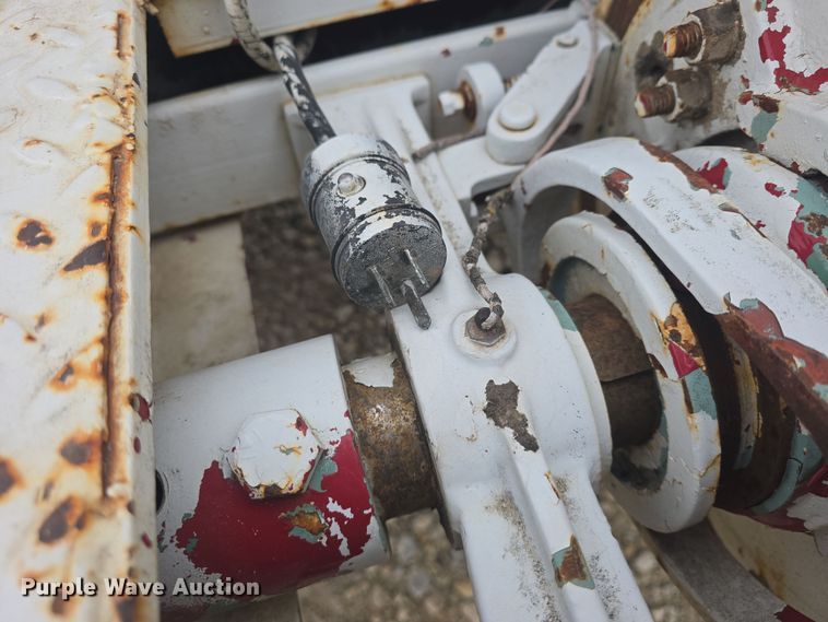 image for item DO7815 1995 Ford F800 bucket truck