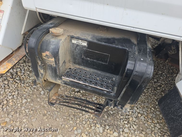 image for item DO7815 1995 Ford F800 bucket truck