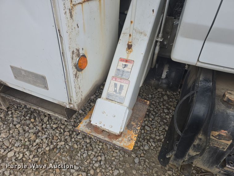 image for item DO7815 1995 Ford F800 bucket truck