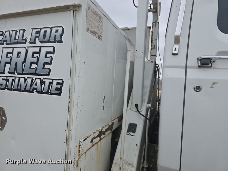 image for item DO7815 1995 Ford F800 bucket truck