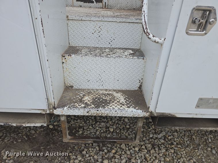 image for item DO7815 1995 Ford F800 bucket truck