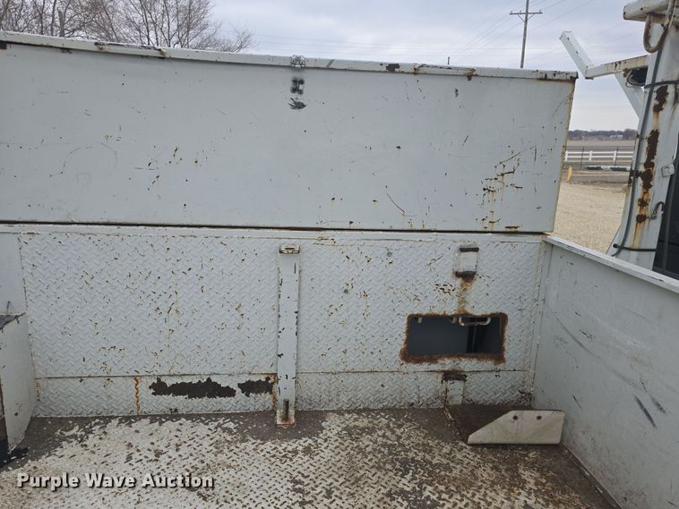 image for item DO7815 1995 Ford F800 bucket truck