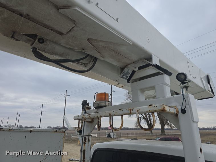 image for item DO7815 1995 Ford F800 bucket truck