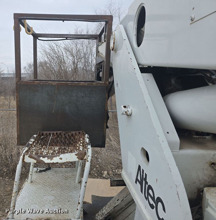 image for item DO7815 1995 Ford F800 bucket truck