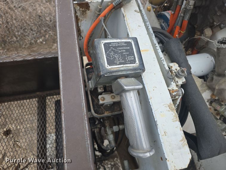 image for item DO7815 1995 Ford F800 bucket truck