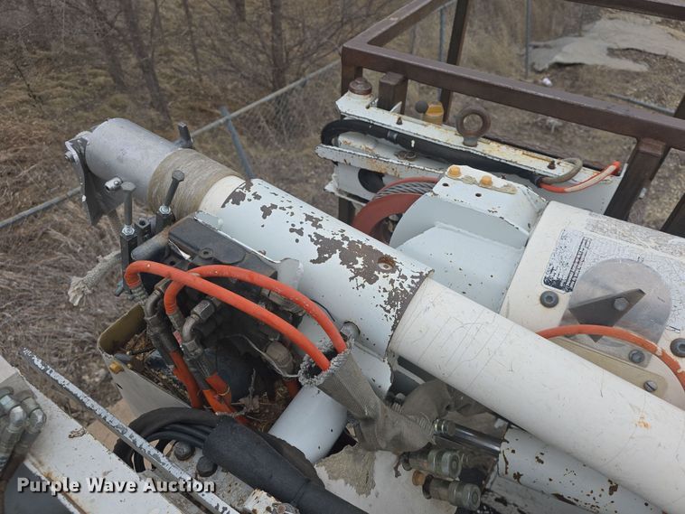 image for item DO7815 1995 Ford F800 bucket truck