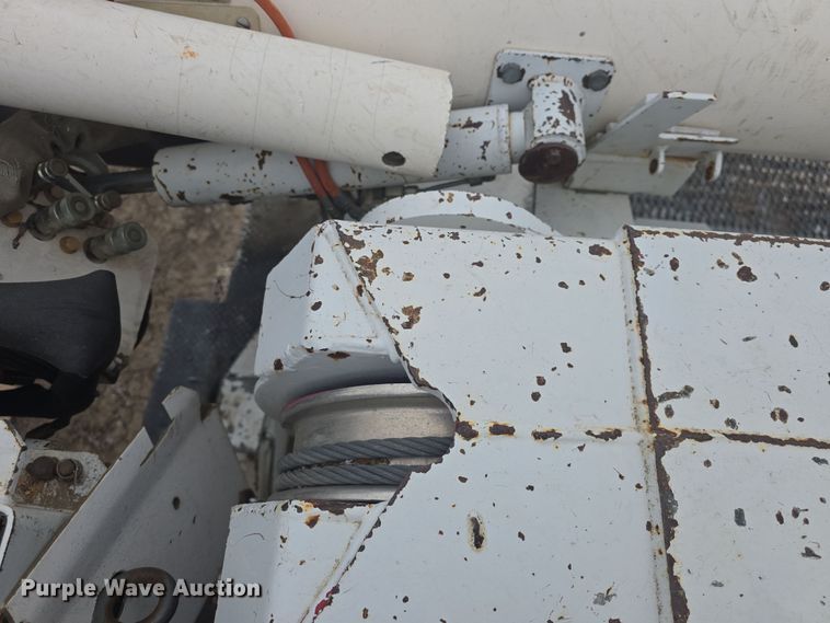 image for item DO7815 1995 Ford F800 bucket truck