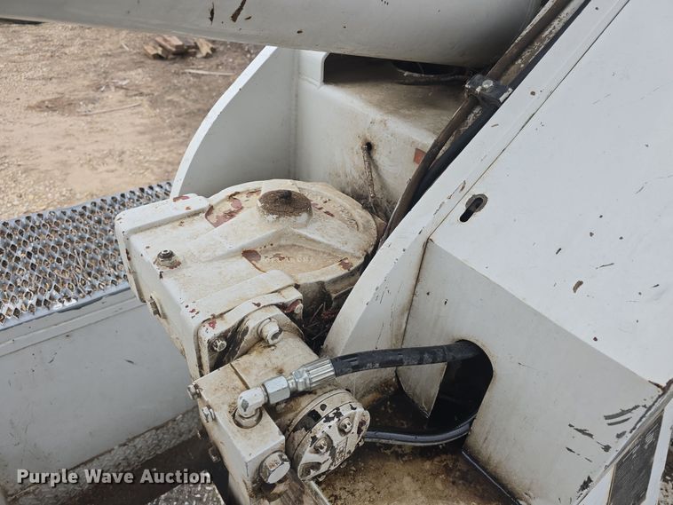 image for item DO7815 1995 Ford F800 bucket truck