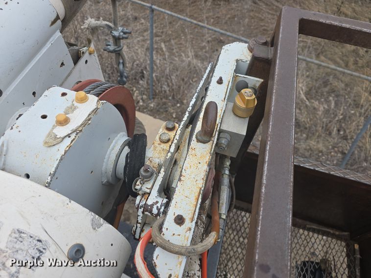 image for item DO7815 1995 Ford F800 bucket truck