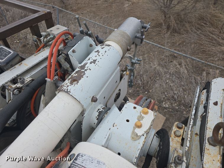 image for item DO7815 1995 Ford F800 bucket truck