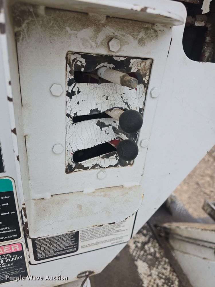 image for item DO7815 1995 Ford F800 bucket truck