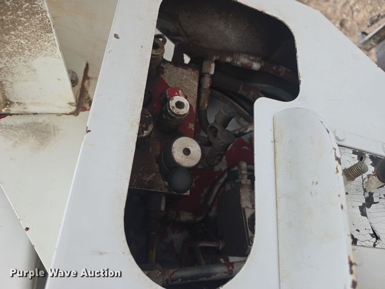 image for item DO7815 1995 Ford F800 bucket truck