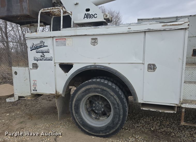 image for item DO7815 1995 Ford F800 bucket truck