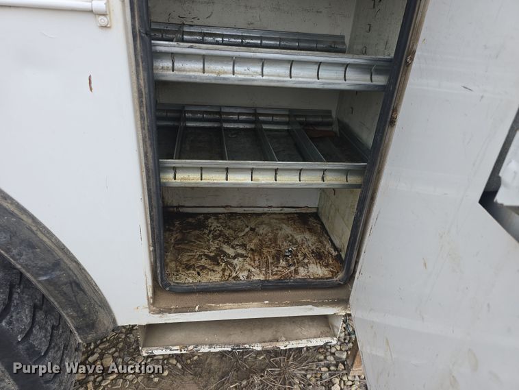 image for item DO7815 1995 Ford F800 bucket truck