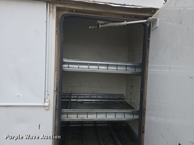 image for item DO7815 1995 Ford F800 bucket truck