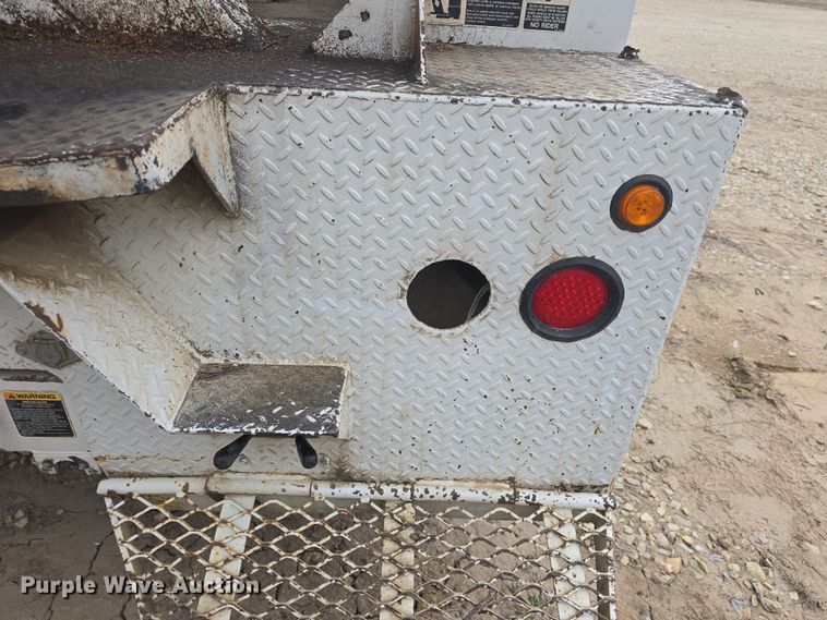 image for item DO7815 1995 Ford F800 bucket truck