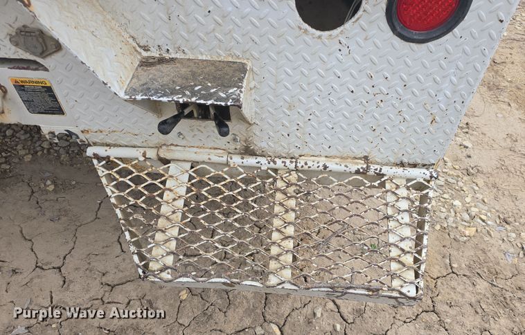 image for item DO7815 1995 Ford F800 bucket truck