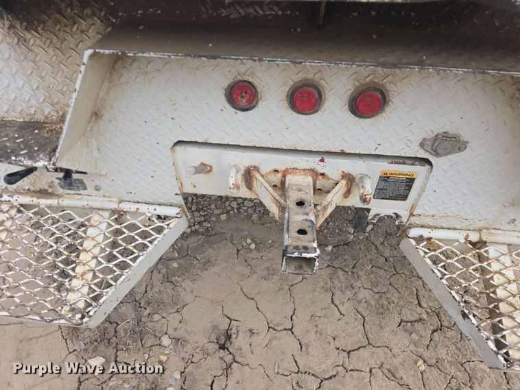 image for item DO7815 1995 Ford F800 bucket truck