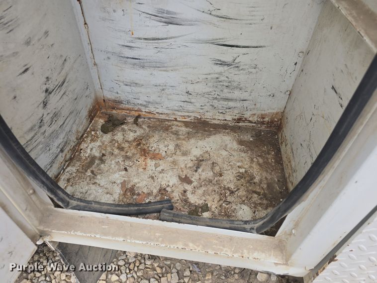 image for item DO7815 1995 Ford F800 bucket truck