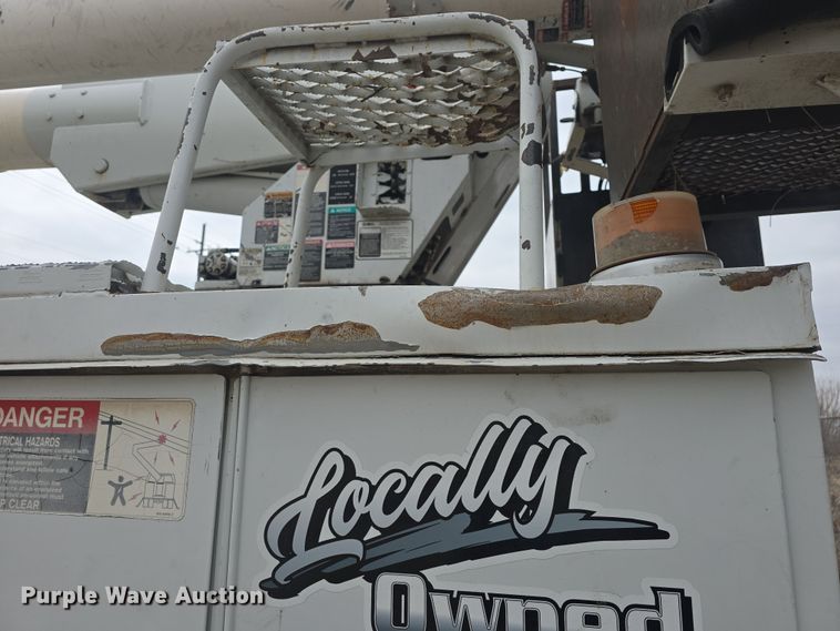 image for item DO7815 1995 Ford F800 bucket truck